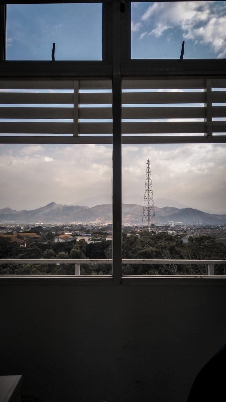 pemandangan dari gedung perkuliahan umum telkom university