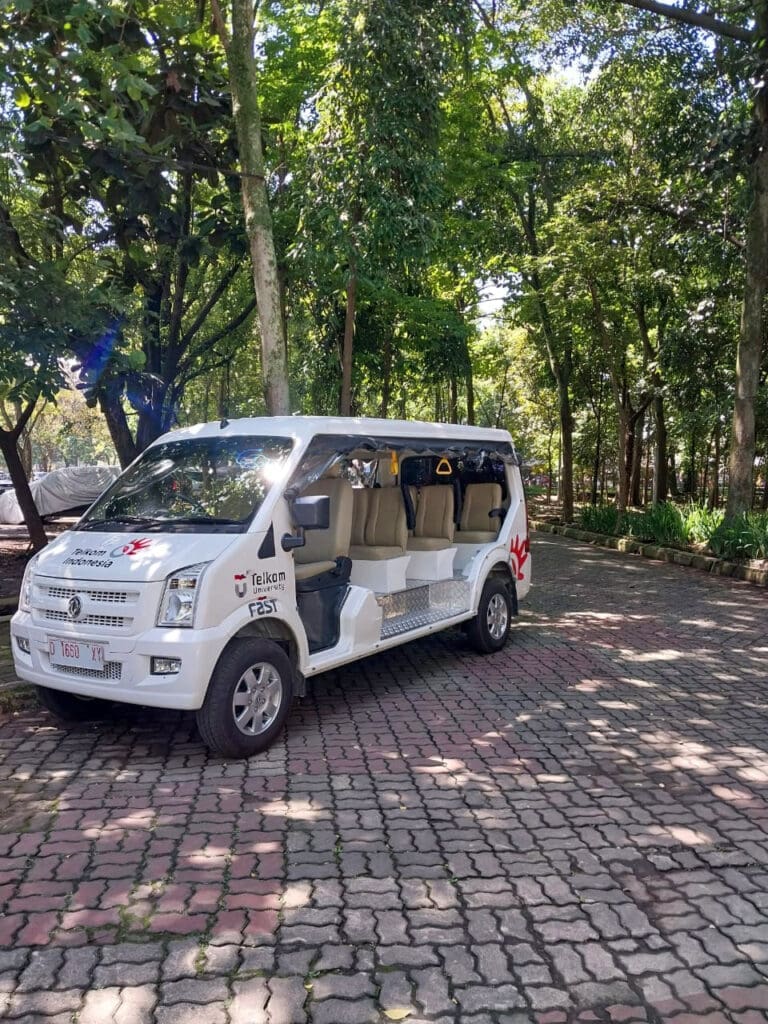 Mobil Angkutan di Telkom University