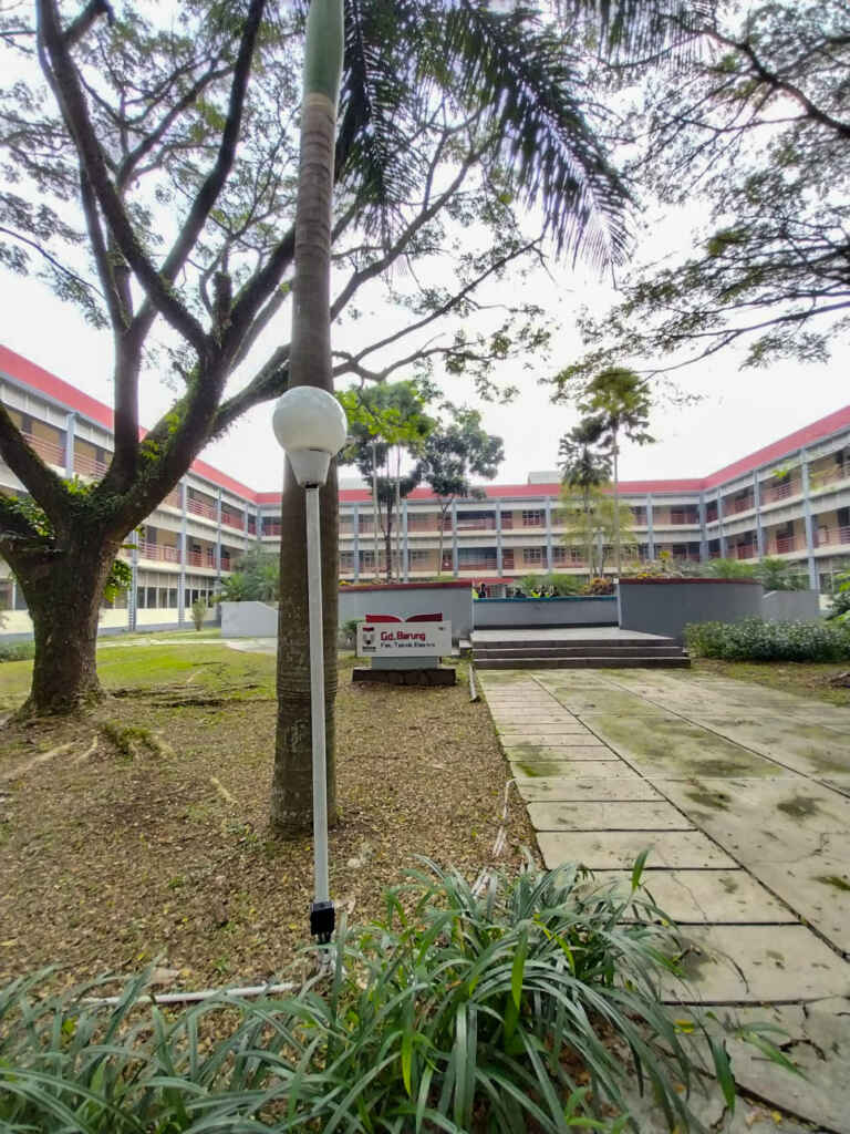 Gd Barung Fakultas TEknik Elektro