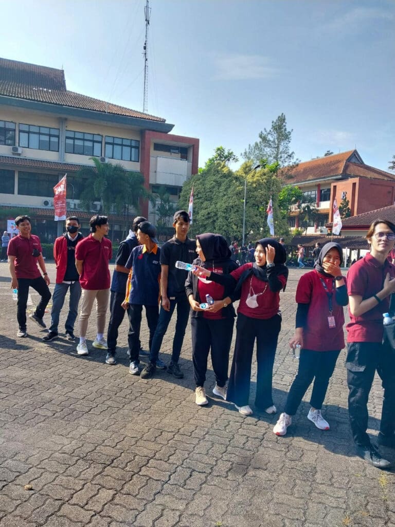 Karyawan Puti Makan Bersama Di Event Tel'U Cup 2023