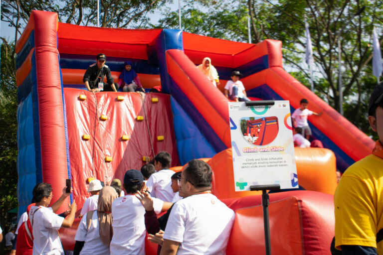 Clim And Slide Di Tel'U Fun Day