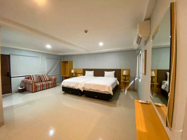 Hotel Deluxe Tampak Kanan