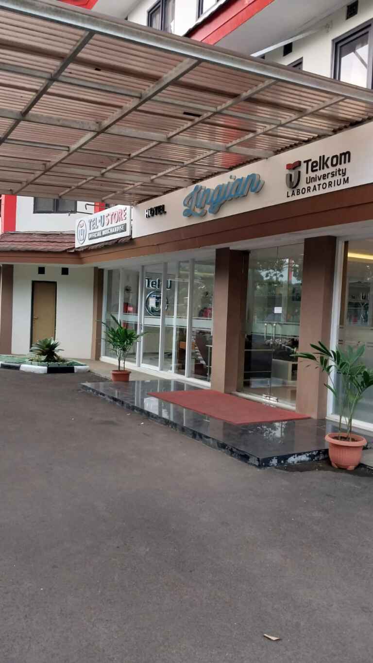 Hotel Lingi Tampak Kanan