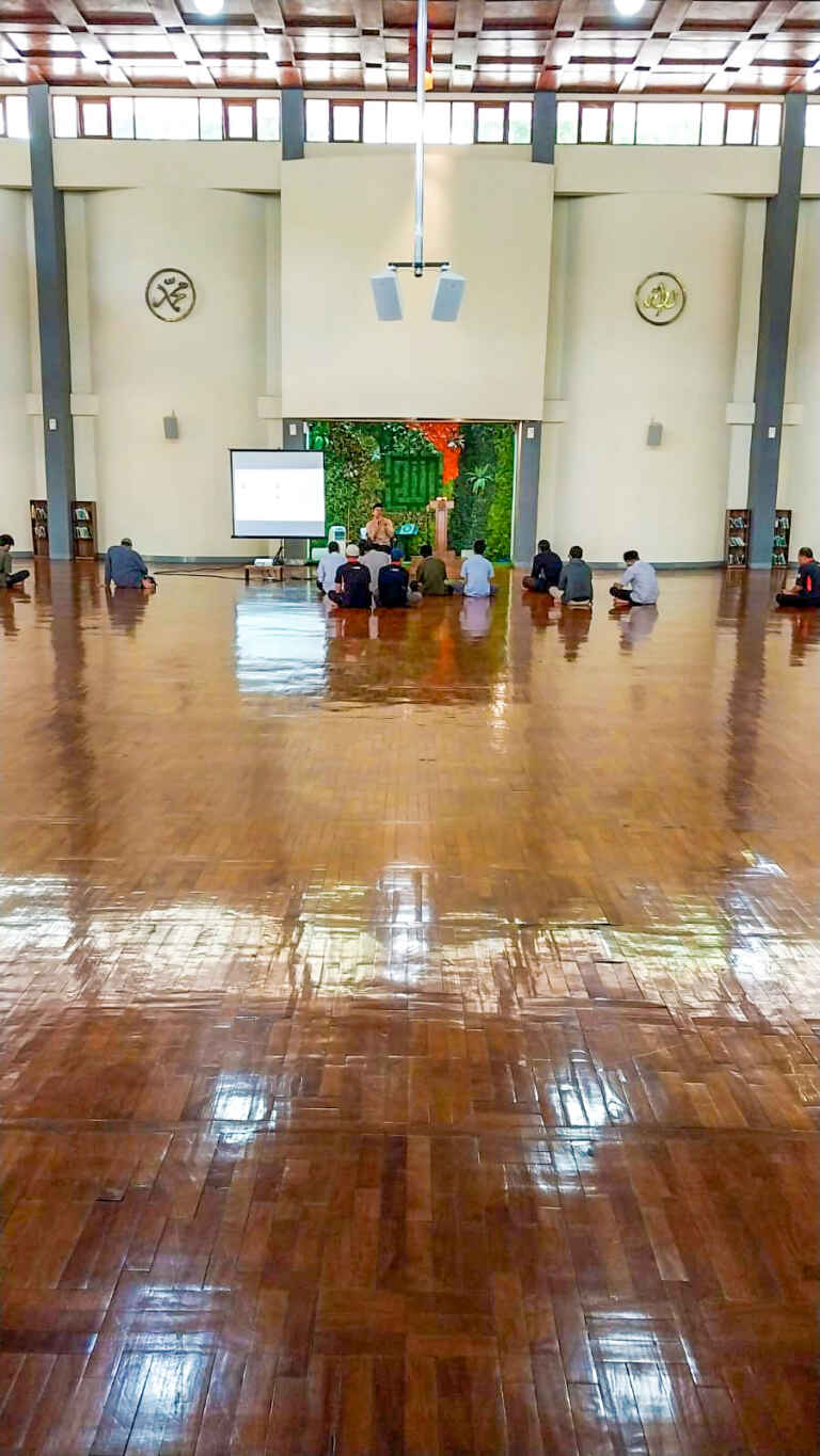 Pengajian Di Masjid Syamsul Ulum Telkom university