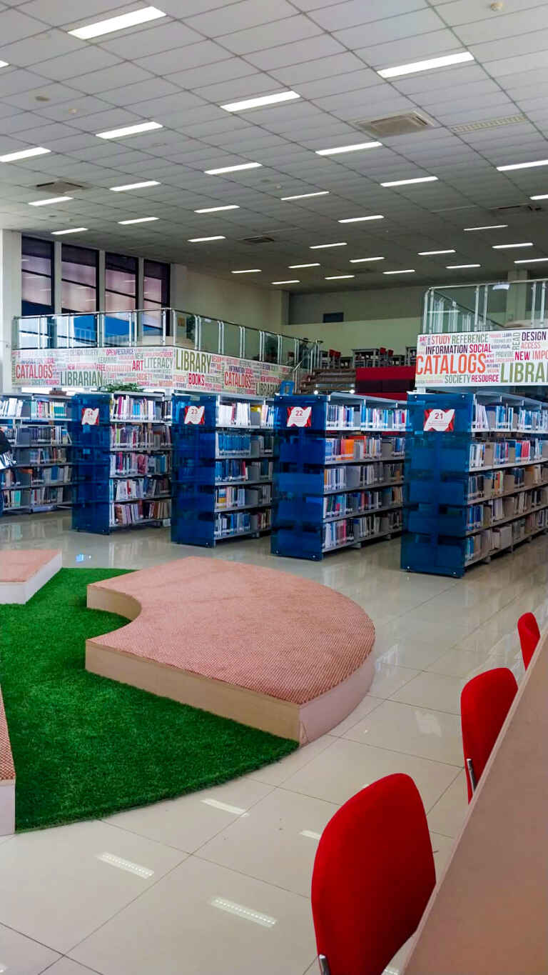 Rak Lemari Perpus FEB Telkom University (Tampak Atas)