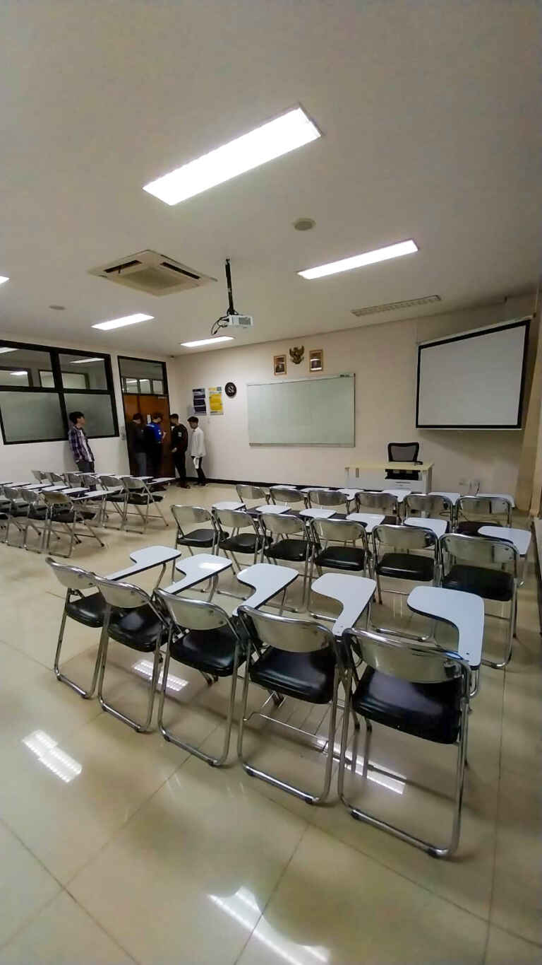 Ruang Kelas FEB Telkom (Tampak Belakang)