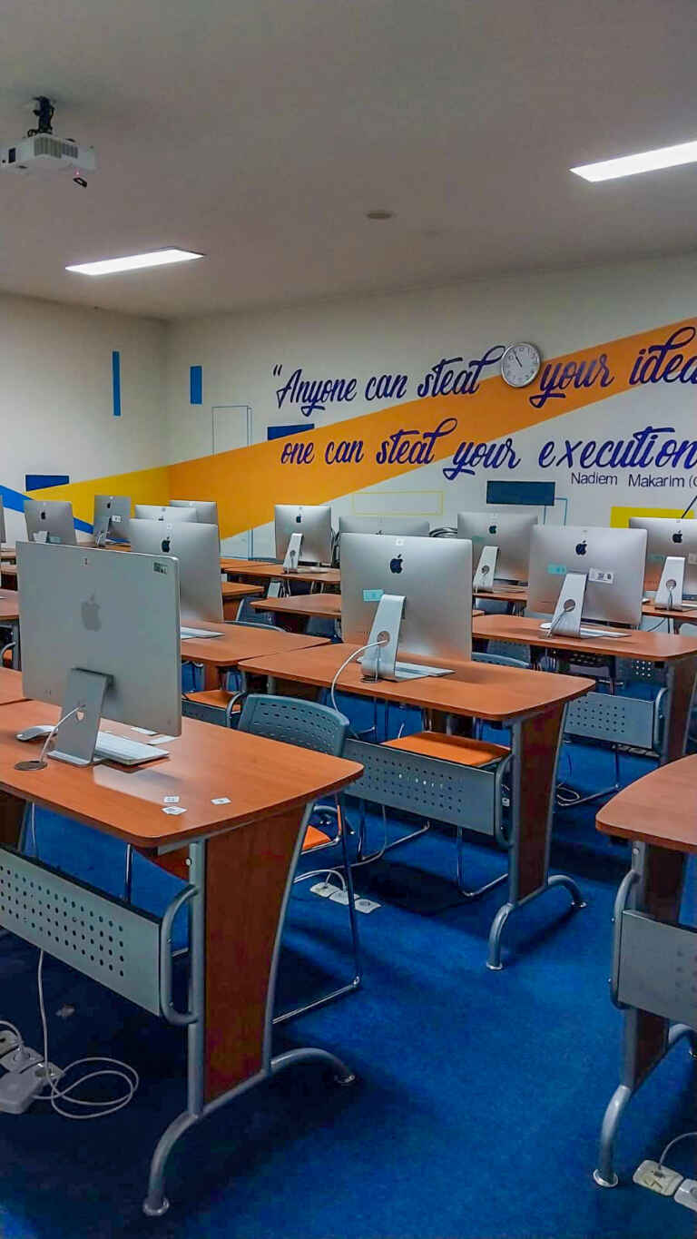 Ruangan LAb FEB Tampak Kanan