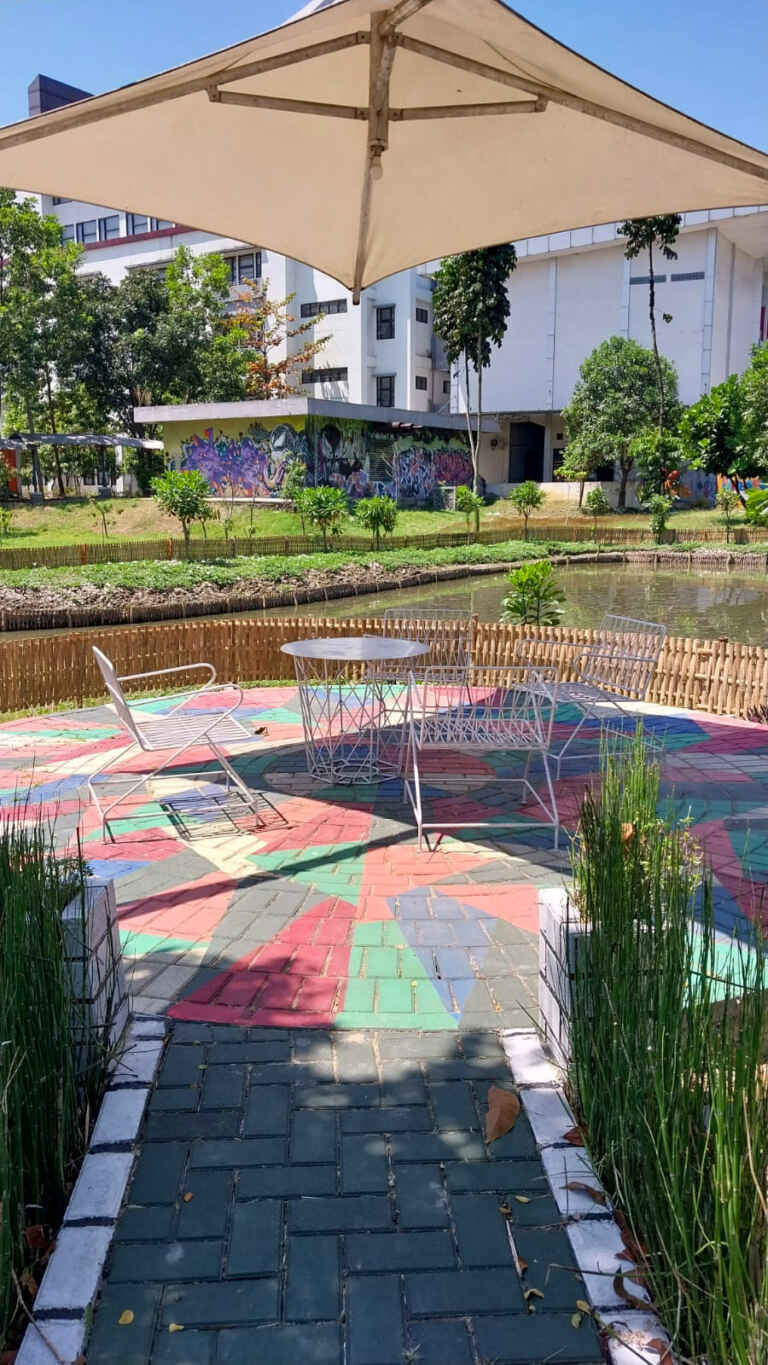 Tempat Duduk Tampak Dekat