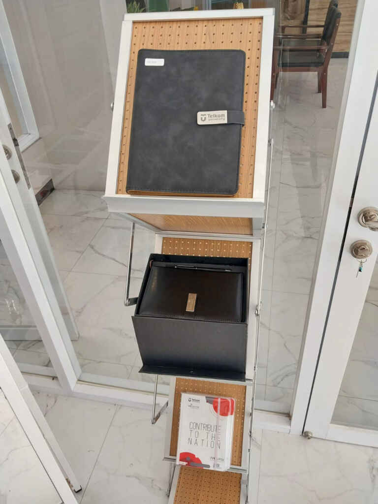 Barang Barang Di TelÚ Store