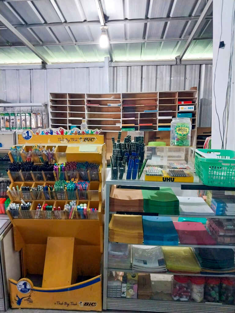 Etalase DI Waprint Asrama Telkom Tampak Depan