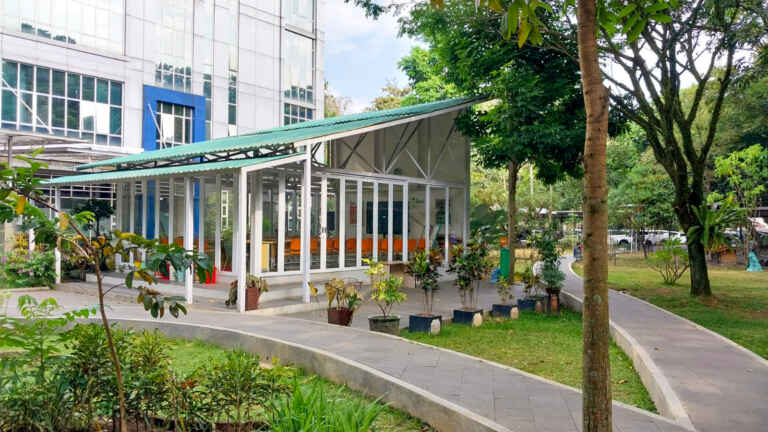 Green Lounge Tampak Belkang