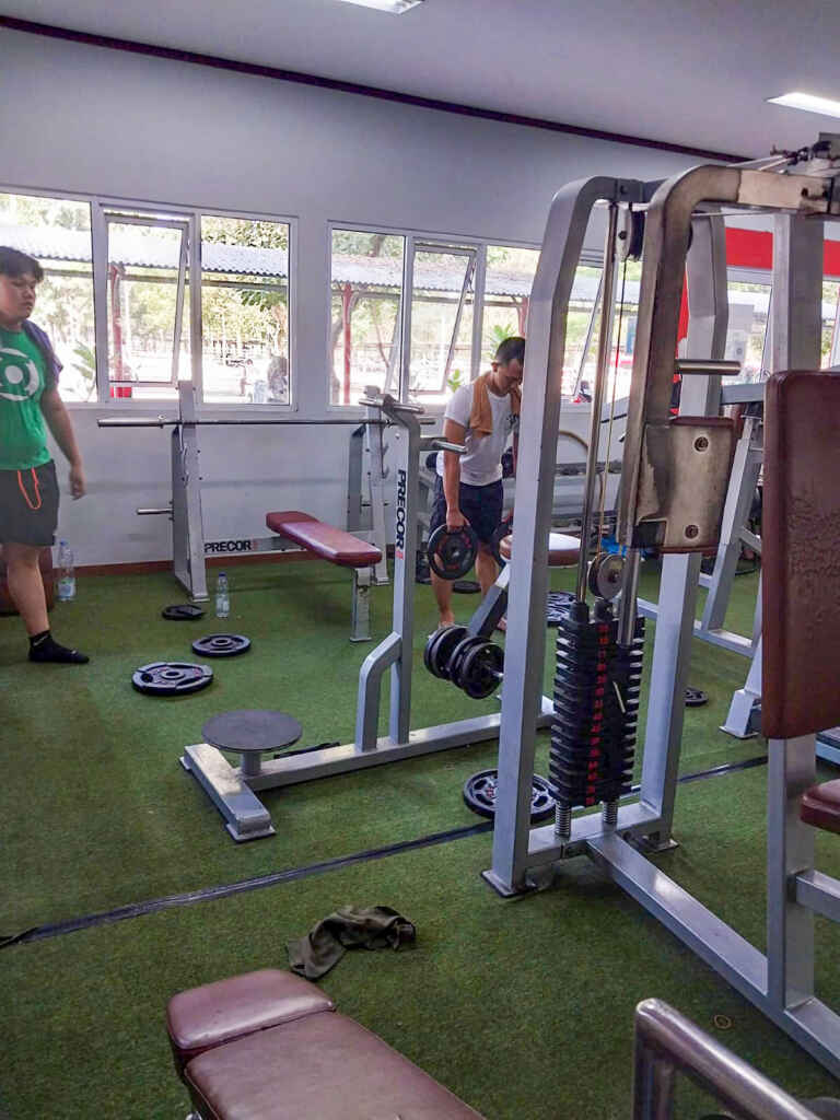 Orang Lagi Gym Di Focus Fitnes Telkom (2)