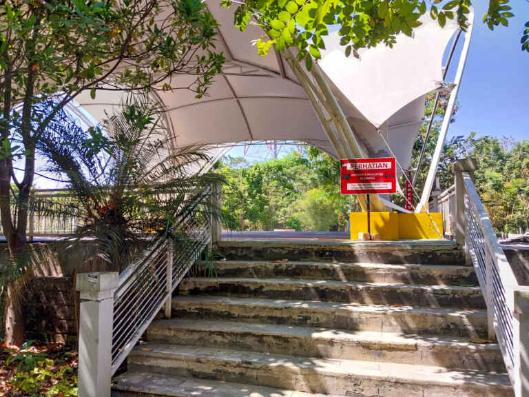 Tangga Kanan Danau Galau