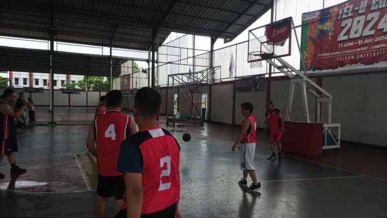 Fasilitan Lapangan Olah Raga Basket Telkom University 1