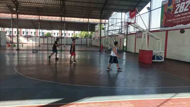 Fasilitan Lapangan Olah Raga Basket Telkom University 3