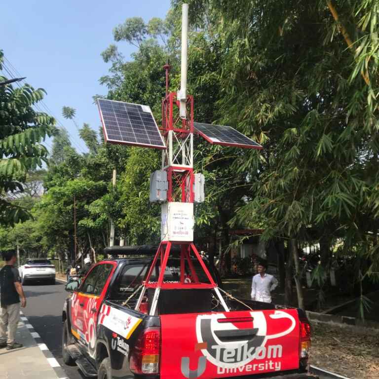 Mobile Cognitive Radio Base Station MCRBS PUI PT AICOMS Telkom University and Professor Khoirul Anwar 2