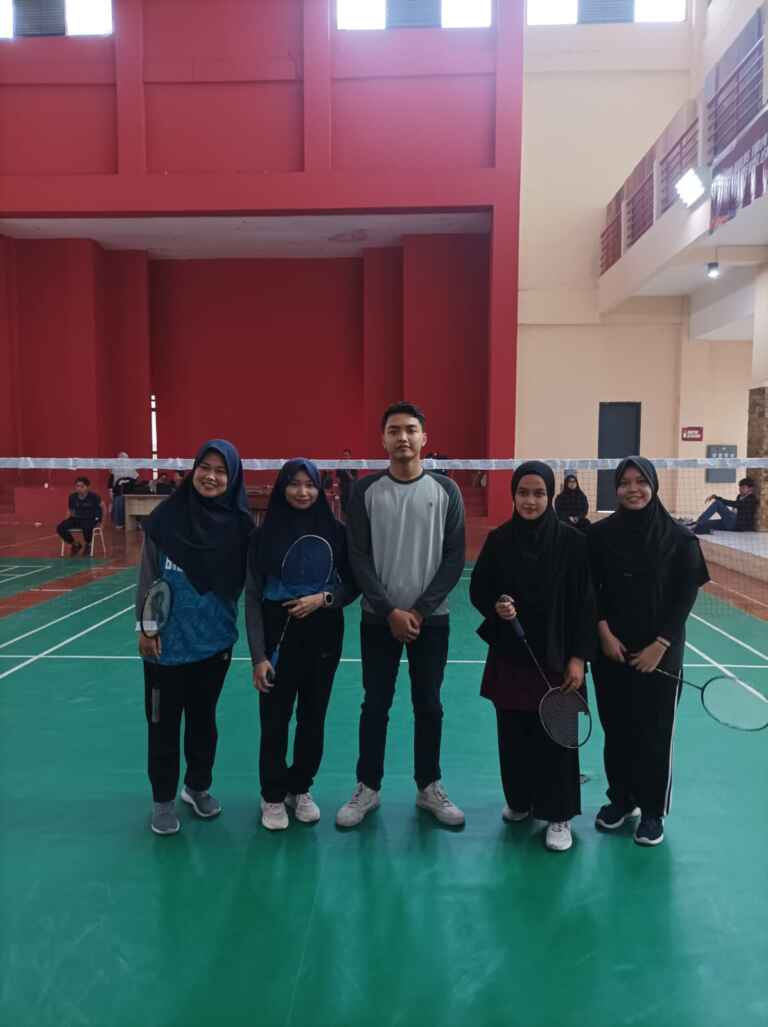Fasilitan Lapangan Olah Raga Bulu Tangkis Badminton Telkom University 5