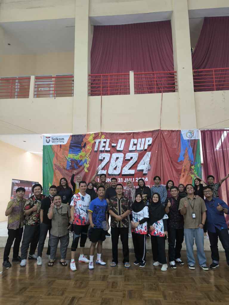 Fasilitas Olah Raga Lapangan Badminton Bulu tangkis Telkom University 1 scaled