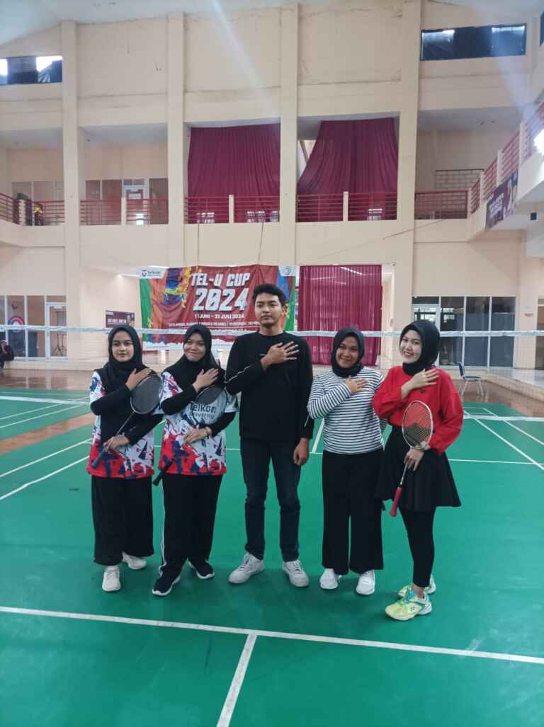 Fasilitas Olah Raga Lapangan Badminton Bulu tangkis Telkom University 2