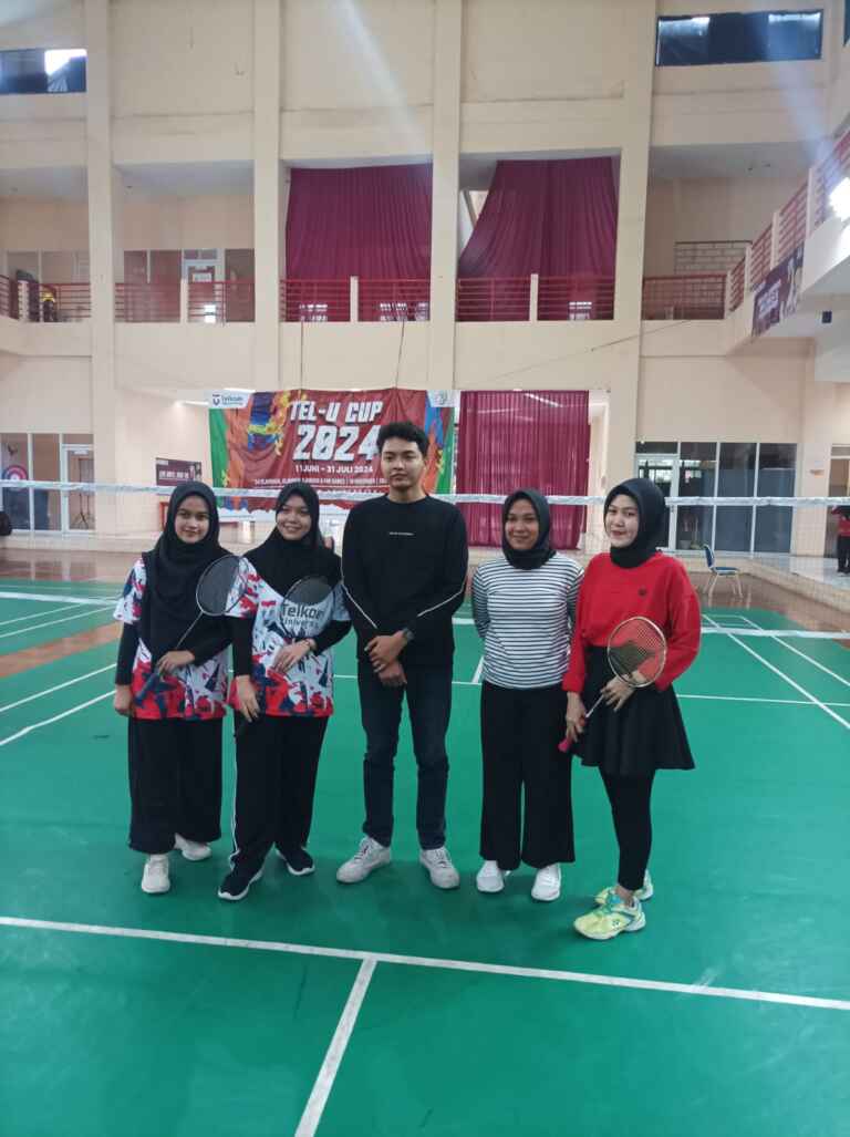 Fasilitas Olah Raga Lapangan Badminton Bulu tangkis Telkom University 5