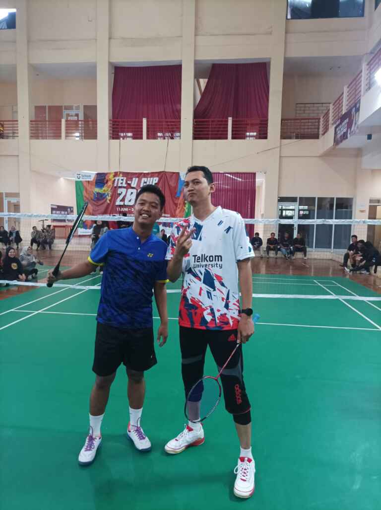 Fasilitas Olah Raga Lapangan Badminton Bulu tangkis Telkom University 6
