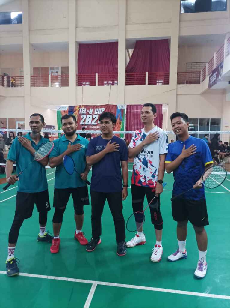 Fasilitas Olah Raga Lapangan Badminton Bulu tangkis Telkom University 8