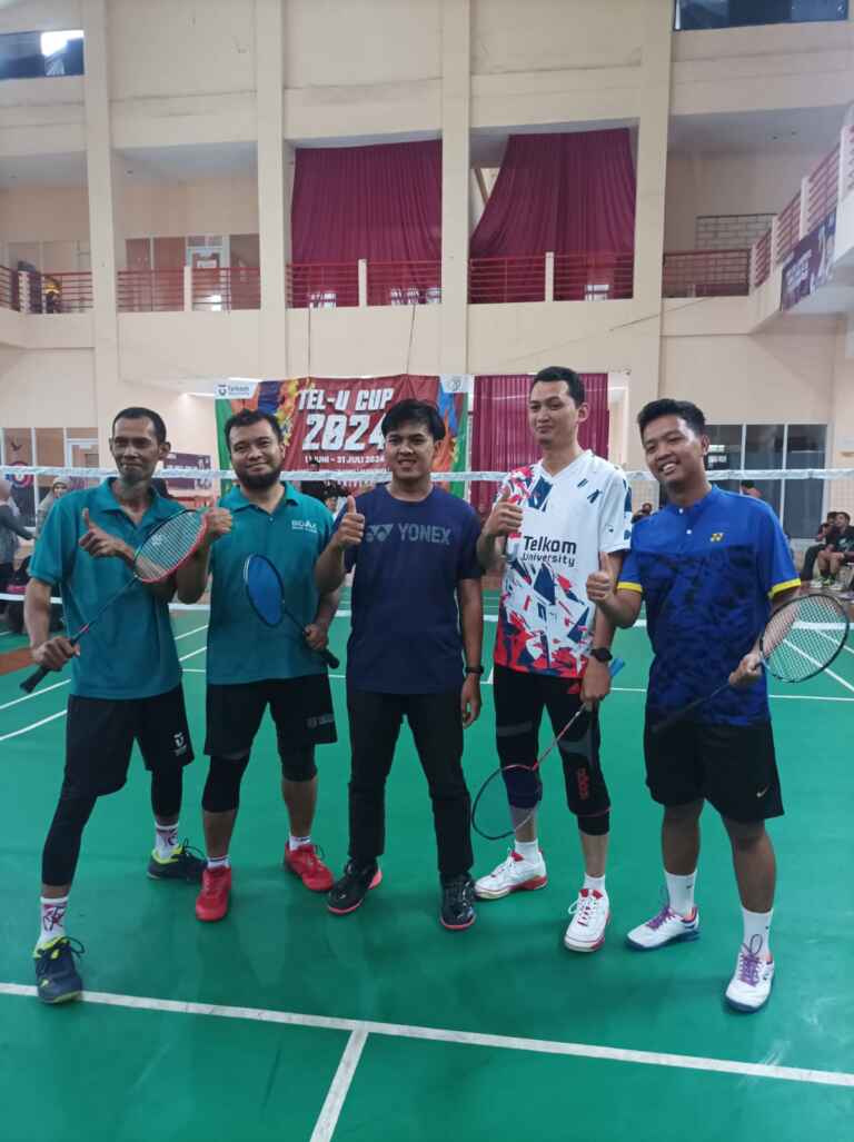 Fasilitas Olah Raga Lapangan Badminton Bulu tangkis Telkom University 9