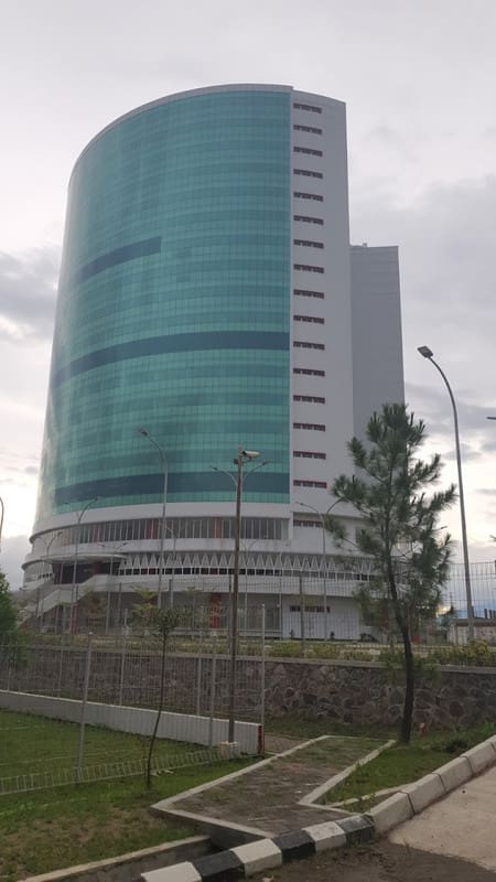 gerbang Gedung Telkom University Landmark Tower