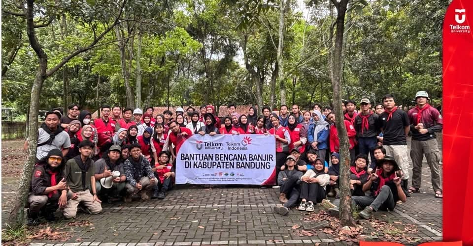 Mahasiswa Tel-U Bergerak untuk Membantu Korban Banjir di Bojongsoang dan Citeure