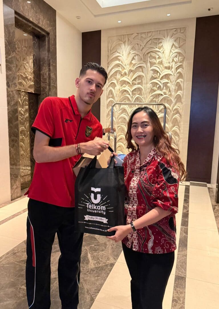 Bertemu Pelatih dan beberapa Pemain Tim Nasional Indonesia 3