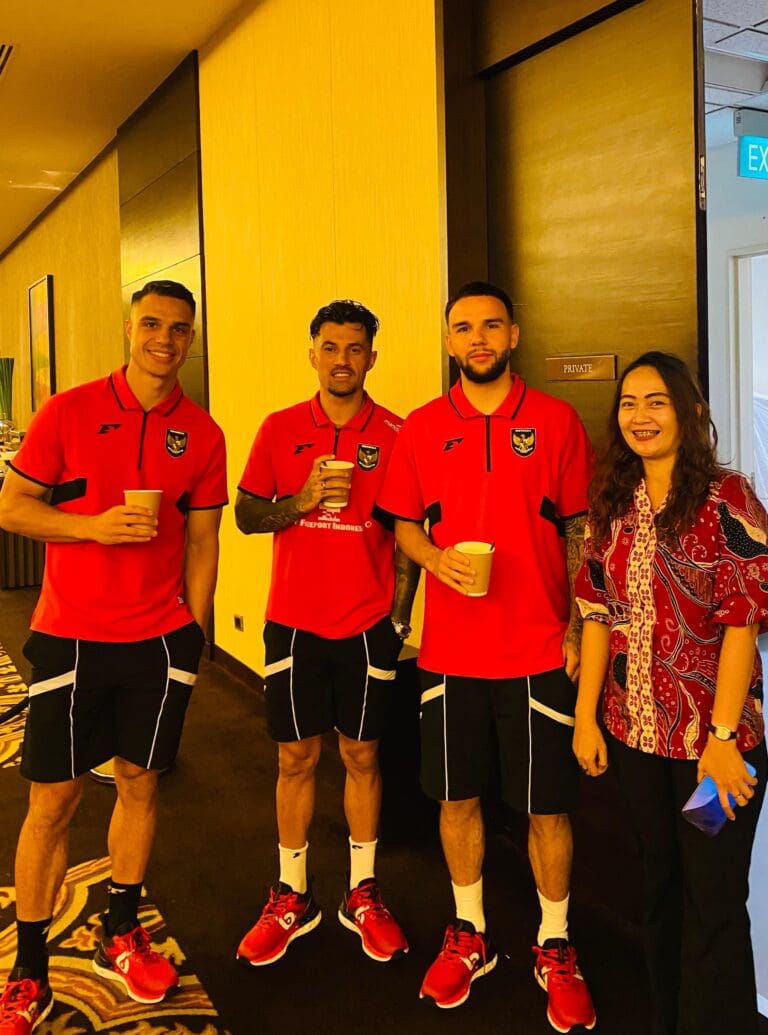 Bertemu Pelatih dan beberapa Pemain Tim Nasional Indonesia 6